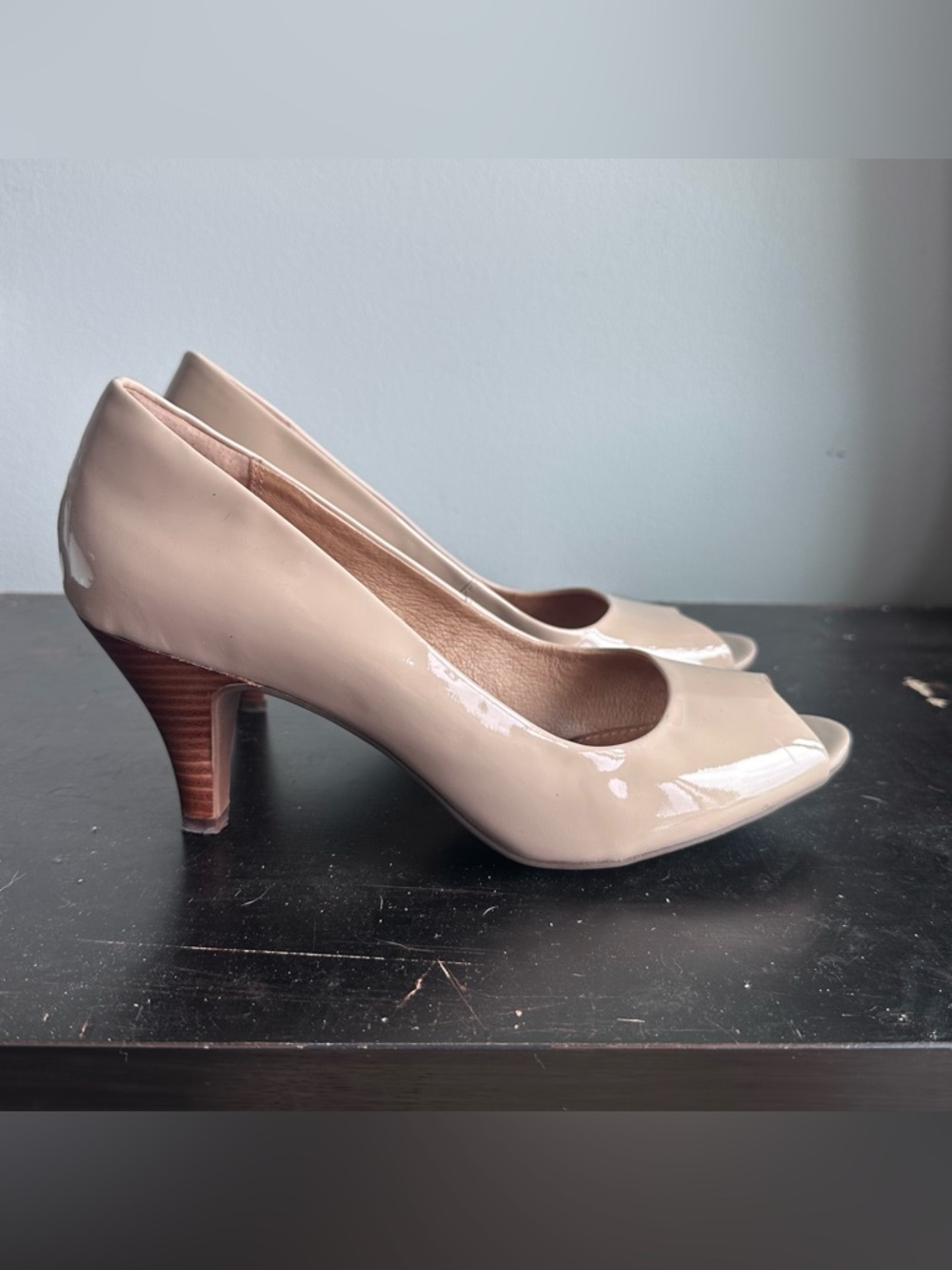 Clarks Artisan Patent Leather Peep Toe Heels Nude Beige Pumps Women’s 10M‎